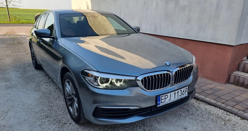 BMW Seria 5 cena 137000 przebieg: 126624, rok produkcji 2017 z Radomsko małe 301